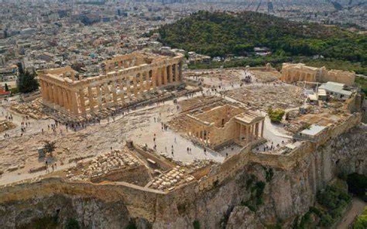 When acropolis was built?